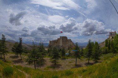 Harput Şatosu, Urartianlar tarafından dikdörtgen bir plan üzerine inşa edilmiş mimari bir yapıdır. Mevcut Elaz il sınırları içindeki tarihi Harput mahallesinde yer almaktadır..