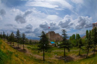 Harput Şatosu, Urartianlar tarafından dikdörtgen bir plan üzerine inşa edilmiş mimari bir yapıdır. Mevcut Elaz il sınırları içindeki tarihi Harput mahallesinde yer almaktadır..