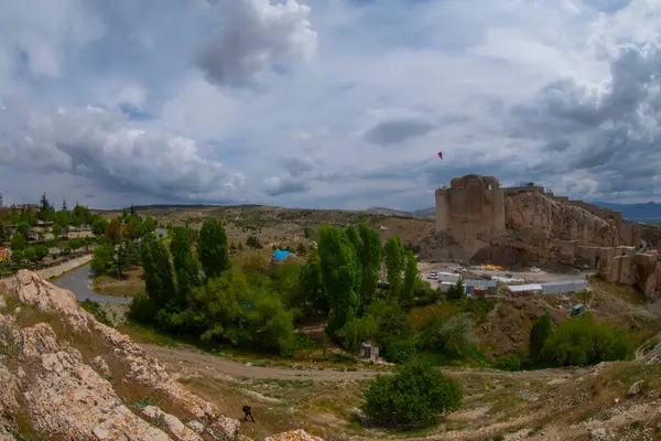 Harput Şatosu, Urartianlar tarafından dikdörtgen bir plan üzerine inşa edilmiş mimari bir yapıdır. Mevcut Elaz il sınırları içindeki tarihi Harput mahallesinde yer almaktadır..