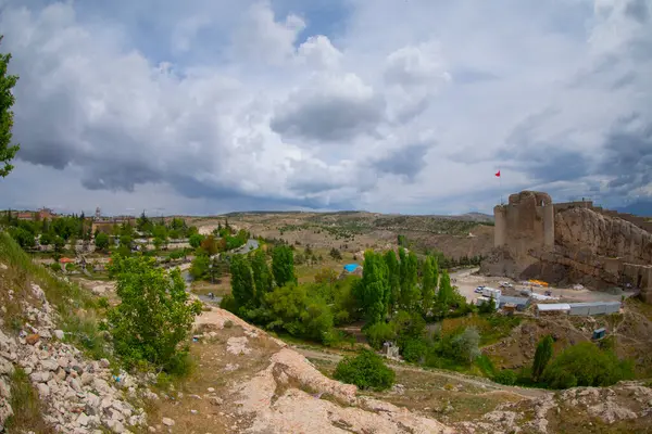 Harput Şatosu, Urartianlar tarafından dikdörtgen bir plan üzerine inşa edilmiş mimari bir yapıdır. Mevcut Elaz il sınırları içindeki tarihi Harput mahallesinde yer almaktadır..