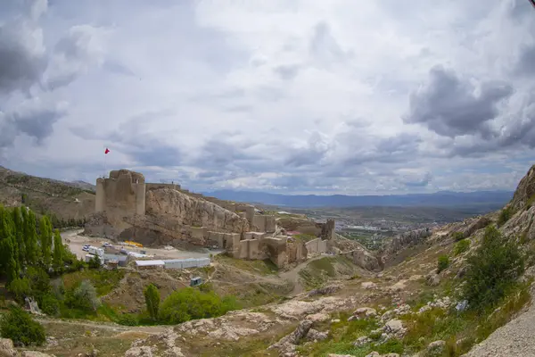 Harput Şatosu, Urartianlar tarafından dikdörtgen bir plan üzerine inşa edilmiş mimari bir yapıdır. Mevcut Elaz il sınırları içindeki tarihi Harput mahallesinde yer almaktadır..