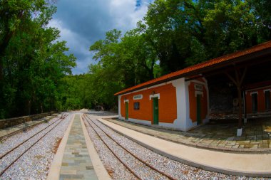 Pilio, Yunanistan 'daki Milies köyündeki güzel eski tren istasyonu.