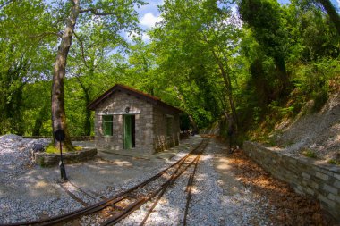 Pilio, Yunanistan 'daki Milies köyündeki güzel eski tren istasyonu.