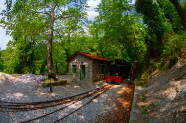 Pilio, Yunanistan 'daki Milies köyündeki güzel eski tren istasyonu.