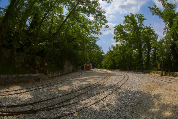 Pilio, Yunanistan 'daki Milies köyündeki güzel eski tren istasyonu.
