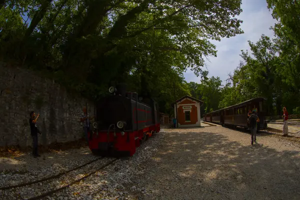 Pilio, Yunanistan 'daki Milies köyündeki güzel eski tren istasyonu.
