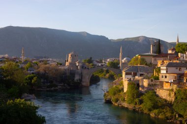Mostar Köprüsü (Boşnakça: Stari Most), Bosna-Hersek 'in Mostar kentinden geçen Neretva Nehri üzerindeki bir köprü..
