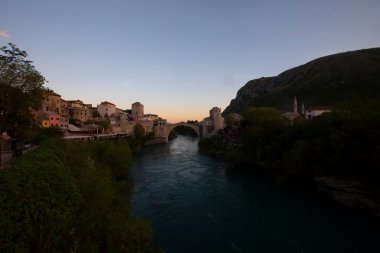 Mostar Köprüsü (Boşnakça: Stari Most), Bosna-Hersek 'in Mostar kentinden geçen Neretva Nehri üzerindeki bir köprü..