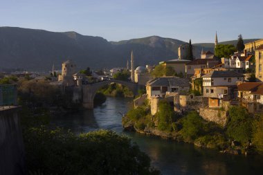 Mostar Köprüsü (Boşnakça: Stari Most), Bosna-Hersek 'in Mostar kentinden geçen Neretva Nehri üzerindeki bir köprü..