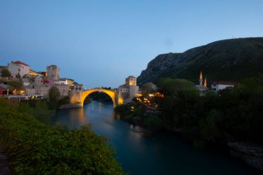 Mostar Köprüsü (Boşnakça: Stari Most), Bosna-Hersek 'in Mostar kentinden geçen Neretva Nehri üzerindeki bir köprü..