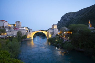 Mostar Köprüsü (Boşnakça: Stari Most), Bosna-Hersek 'in Mostar kentinden geçen Neretva Nehri üzerindeki bir köprü..