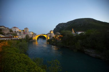 Mostar Köprüsü (Boşnakça: Stari Most), Bosna-Hersek 'in Mostar kentinden geçen Neretva Nehri üzerindeki bir köprü..