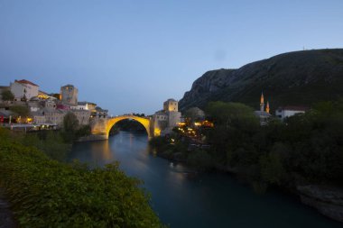 Mostar Köprüsü (Boşnakça: Stari Most), Bosna-Hersek 'in Mostar kentinden geçen Neretva Nehri üzerindeki bir köprü..