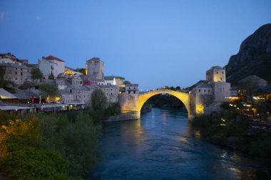 Mostar Köprüsü (Boşnakça: Stari Most), Bosna-Hersek 'in Mostar kentinden geçen Neretva Nehri üzerindeki bir köprü..