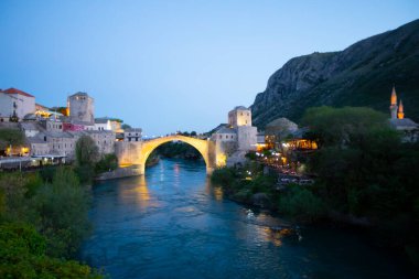 Mostar Köprüsü (Boşnakça: Stari Most), Bosna-Hersek 'in Mostar kentinden geçen Neretva Nehri üzerindeki bir köprü..