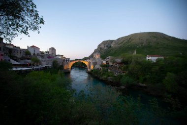 Mostar Köprüsü (Boşnakça: Stari Most), Bosna-Hersek 'in Mostar kentinden geçen Neretva Nehri üzerindeki bir köprü..