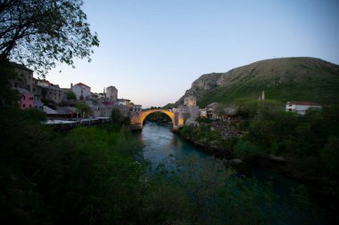 Mostar Köprüsü (Boşnakça: Stari Most), Bosna-Hersek 'in Mostar kentinden geçen Neretva Nehri üzerindeki bir köprü..