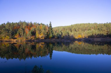 Bozcaarmut Barajı Bilecik ilçesinin Bozcaarmut Köyü 'nde yer almaktadır..