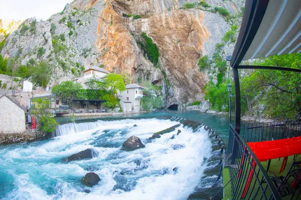 Blagaj Tekke, Bosna-Hersek 'in Mostar bölgesindeki Blagaj şehir merkezi yakınlarındaki Buna Nehri' nin kaynağında inşa edilmiş bir tekke. Konuk evi ve mezar doğayla iç içe.,