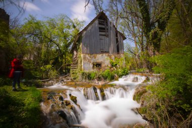 Una Ulusal Parkı (Sırpça:, Nacionalni parkı Una), Upper Una Nehri, Krka ve Unac nehirleri etrafında 29 Mayıs 2008 'de kuruldu. Bosna-Hersek 'in en büyük ulusal parkı..
