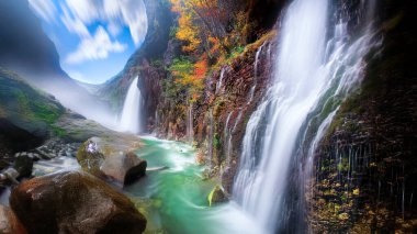 Kapuzbasi Şelaleleri, Yahyal ilçesinin Kapuzba Köyü sınırları içinde yer alan bahar şelaleleridir..