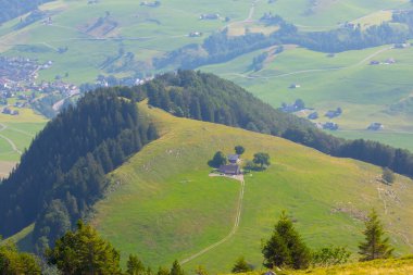 Güzel köy Hirzel Green Meadows Çiftlik Alanları Yamaçlar Canton Zug İsviçre 