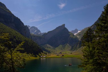Seealpsee İsviçre 'nin Appenzell Innerrhoden kantonunun Alpstein ilçesine bağlı bir göldür..
