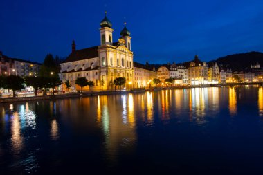 İsviçre 'de bir şehir. Lucerne, Lucerne Kantonu 'nun başkenti ve Lucerne ilinin merkezidir. Lucerne Gölü 'nün batı ucunda yer alır ve bu noktada nehre dökülür..