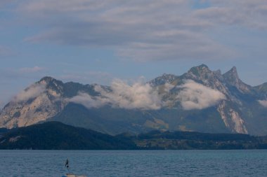 Furka Geçidi, İsviçre 'nin güneyindeki Gletscher, Valais Realp, Suriye' yi mevsimlik Furkapassway üzerinden birbirine bağlayan 2429 metrelik bir dağ geçididir..