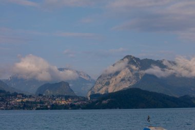 Furka Geçidi, İsviçre 'nin güneyindeki Gletscher, Valais Realp, Suriye' yi mevsimlik Furkapassway üzerinden birbirine bağlayan 2429 metrelik bir dağ geçididir..