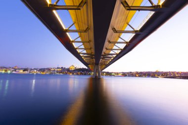Altın Boynuz Köprüsü, İstanbul 'daki Altın Boynuz üzerindeki köprülerden biri..