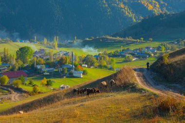 Savsat Karagol - Artvin. Avat İlçesi 'ne 25 kilometre uzaklıkta ve Sahra Karagl Milli Parkı' nda yer almaktadır..