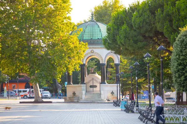 Sultanahmet Meydanı ve çevresindeki tarihi anıtlar