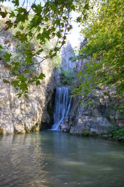 Yarhisar, Bursa 'nın Yeniehir ilçesine bağlı Yarhisar köyünde çok güzel bir şelaledir..