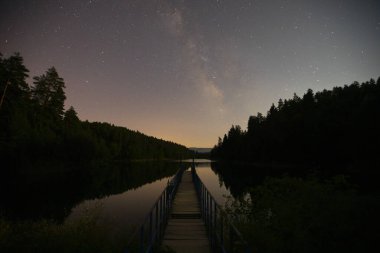 Gölün üzerindeki gerçek Samanyolu 'nun fotoğrafları..