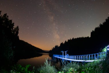 Kula peri bacaları, Samanyolu çekimleri. Volkanik patlamalardan oluşan nadir bir jeolojik yapıya sahiptir..