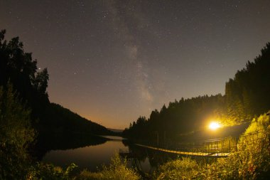 Kula peri bacaları, Samanyolu çekimleri. Volkanik patlamalardan oluşan nadir bir jeolojik yapıya sahiptir..
