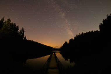 Kula peri bacaları, Samanyolu çekimleri. Volkanik patlamalardan oluşan nadir bir jeolojik yapıya sahiptir..