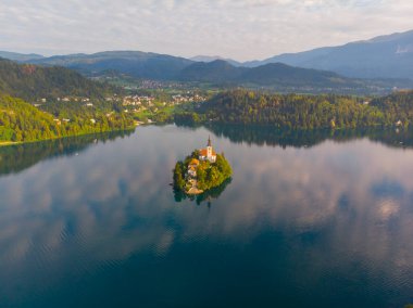 Bled Gölü, Slovenya 'nın kuzeybatısında Bled kasabasının bitişiğindeki Yukarı Carniolan bölgesinde yer alan bir göldür..