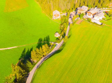 Val di Funes, Dolomitlerin batısındaki küçük bir vadinin adı.. 