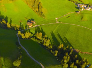 Val di Funes, Dolomitlerin batısındaki küçük bir vadinin adı.. 