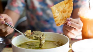 Restorandaki Roti Curry 'yi kapat.