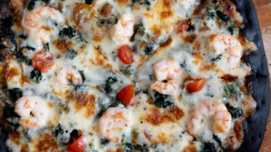 Lokantada pizza kömürünü kapat.