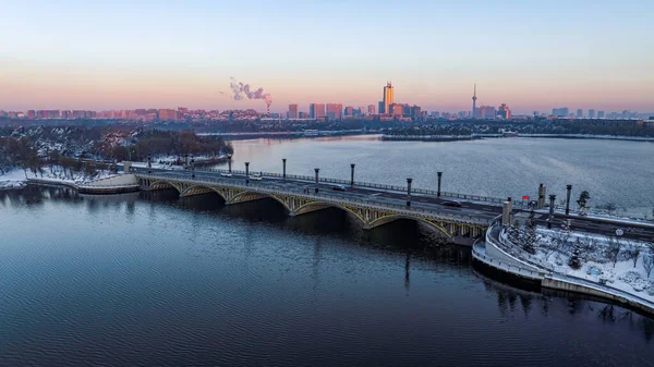 中国長春の南湖橋の冬の風景 — ストック写真