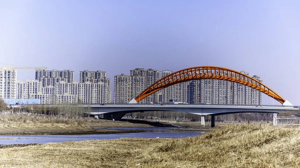 中国长春依东河边的风景 冰雪融化 — 图库照片