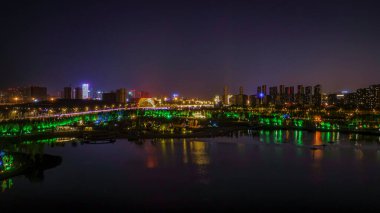 Yazın Changchun, Çin 'deki Nanxi Wetland Parkı' nın gece manzarası