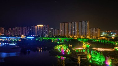 Yazın Changchun, Çin 'deki Nanxi Wetland Parkı' nın gece manzarası