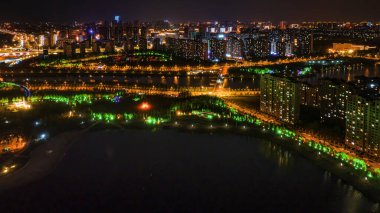 Yazın Changchun, Çin 'deki Nanxi Wetland Parkı' nın gece manzarası