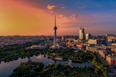 Changchun, Çin 'deki Jilin Radyo ve TV Kulesi' nin sabah görüntüsü