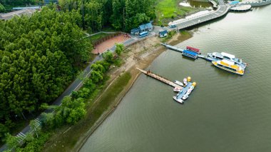 Yazın Changchun, Çin 'deki Jingyuetan Ulusal Orman Parkı manzarası
